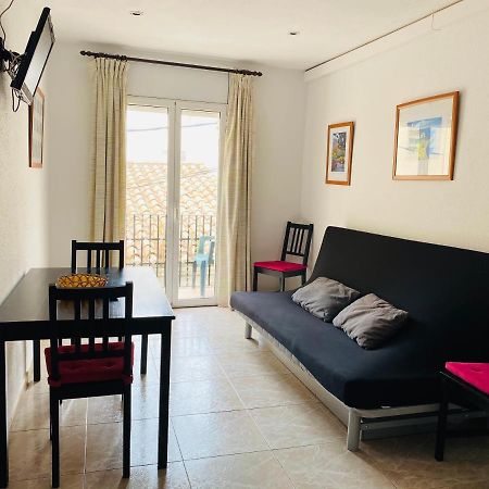 Apartamentos Mitus Canet De Mar Exteriör bild