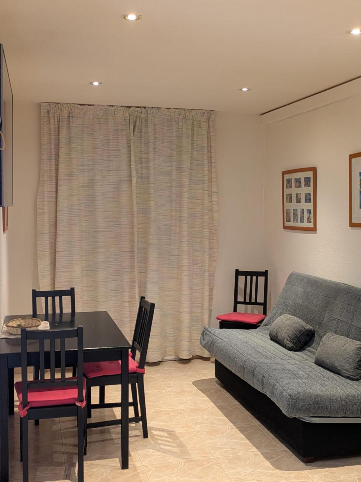 Apartamentos Mitus Canet De Mar Exteriör bild